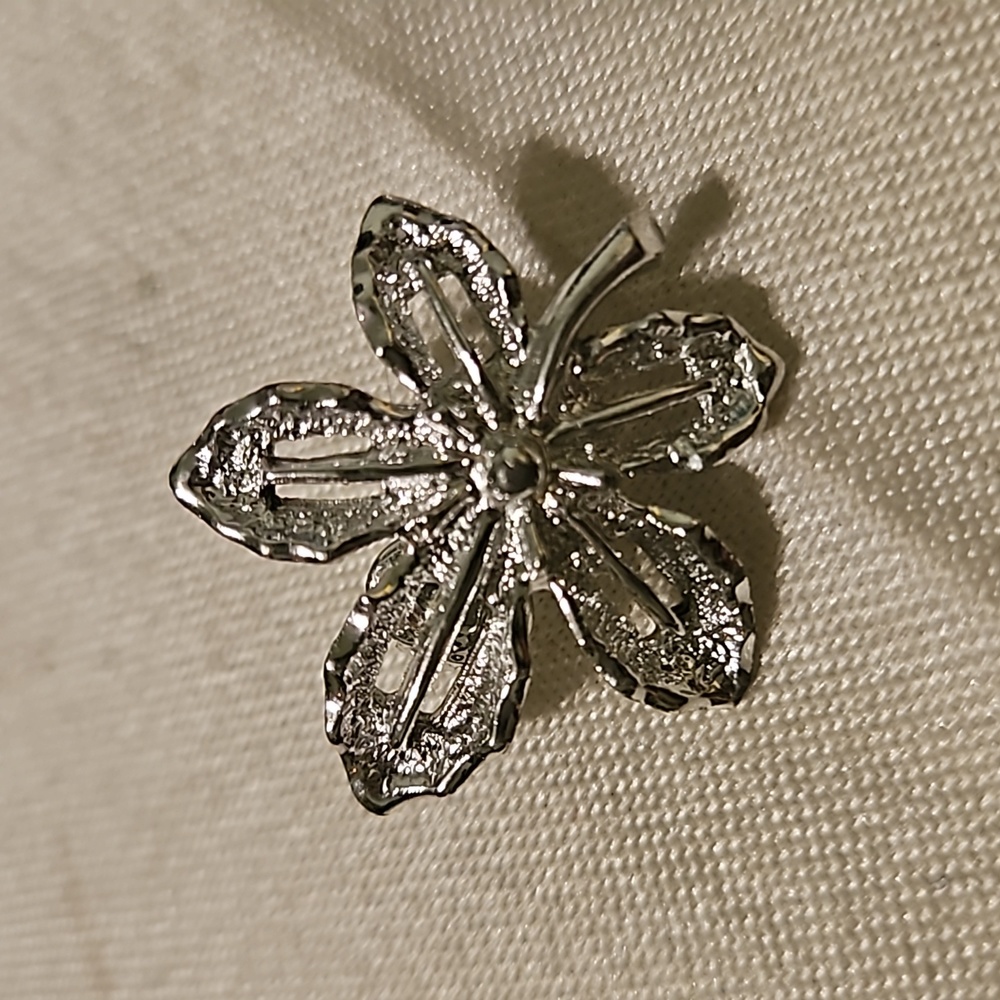 Sarah Coventry Floral Clip On Earrings Silver Tone Vintage Signed - Picture 2 of 6